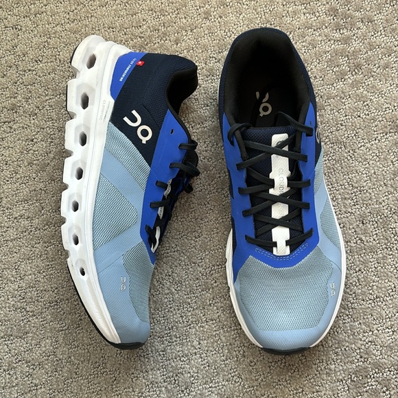 Women ON running cloud runner size 11 - Picture 7 of 7